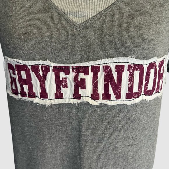Harry Potter Gryffindor Short Sleeve Sweater Shirt Gray - Size Medium - Picture 4 of 7